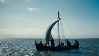 Vikings - Die wahre Geschichte – Erst das Segel gibt den Wikingerbooten die Möglichkeit, auch ohne Ruderkraft weite Entfernungen zu überwinden.