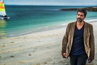 Kommissar Dupin – Kommissar Dupin – Bretonische Brandung Am Strand: Pasquale Aleardi als Kommissar Dupin Copyright: SRF/ARD Degeto/Wolfgang Ennenbach