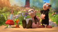 Die Schlümpfe – Gargamel entdeckt seine gefesselte Mama, die ihn vor den Schlümpfen warnen wollte.