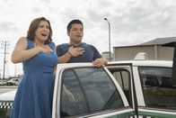 Crazy Ex-Girlfriend – Crazy Ex-Girlfriend Staffel 2 Folge 9 Romantischer Augenblick: Rachel Bloom als Rebecca Bunch, Vincent Rodriguez III als Josh Chan Copyright: SRF/2016 The CW Network, LLC