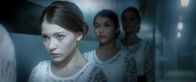 Level 16 – Vivien (Katie Douglas) verweigert heimlich die von der Akademie als Vitamineinnahme verschleierte Ausgabe von Schlaftabletten und macht dadurch des Nachts eine unheimliche Entdeckung.