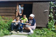 GEO Reportage – Während die Ernte zumeist Aufgabe der Männer ist, bleiben im Tal in dieser Zeit viele Frauen, Kinder und Alte unter sich.