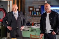 Navy CIS: L.A. – Hollace Kilbride (Gerald McRaney, l.); Bill Newsome (Randy Couture, r.)