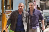 Common Law – Während der Ermittlungen in einem Fall stoßen Wes und Travis auf John Crowe (Dominic Purcell, l.) und Prince (Sean Carrigan, r.), alte Bekannte, auf die sie nicht gut zu sprechen sind ...