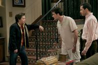 Two and a Half Men – (v.li.) Angus T. Jones (Jake), Charlie Sheen (Charlie), Jon Cryer (Alan).