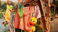 Unser Sandmännchen – Schnatterinchen will Pitti erschrecken.