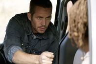 Vehicle 19 – Michael (Paul Walker) kann es kaum fassen: Die Frau, die er in seinem Leihwagen entdeckt, ist die Hauptzeugin in einem atemberaubenden Korruptionsskandal.