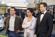 Brooklyn Nine-Nine – (v.l.n.r.) Charles Boyle (Joe Lo Truglio); Amy Santiago (Melissa Fumero); Jake Peralta (Andy Samberg)