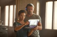 Real Steel – Charlie Kenton (Hugh Jackman, r.) und Bailey Tallet (Evangeline Lilly, l.)