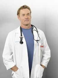 Scrubs - Die Anfänger – (8. Staffel) - Stationsarzt Dr. Phil Cox (John C. McGinley) zeigt nicht gerne Gefühle ...