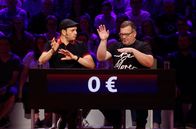 Wer weiß denn sowas? – Rateteamkapitän Elton (r.) und der Comedian Kaya Yanar (l.) bilden ein Rateteam.