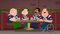 Family Guy – v.l.n.r.) Peter, Quagmire, Cleveland und Joe ...
