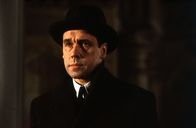 Das Ende einer Affäre – Sarahs Ehemann Henry (Stephen Rea) weiß, dass seine Frau ihm nicht treu ist.