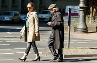 Rentnercops – Vicky Adam (Katja Danowski, l.) gibt Edwin Bremer (Tilo Prückner, r.) die Schuld an der Misere im Hause Hoffmann.