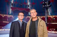 Morden im Norden – Ein neuer Fall für die Ermittler der Kripo Lübeck Lars Englen (Ingo Naujoks, l.) und Finn Kiesewetter (Sven Martinek, r.): Bei dem in Lübeck gastierenden Zirkus wird, kurz vor der letzten Vorstellung, eine Mitarbeiterin erschlagen.