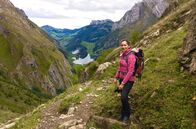 Wunderschön! – Eine Wanderung von Hütte zu Hütte: Tamina Kallert genießt das Appenzeller Land und die beindruckende Natur hoch oben in den Schweizer Bergen.