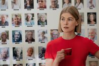 I Care a Lot – I CARE A LOT (2021) Rosamund Pike as Marla. Cr: Seacia Pavao/NETFLIX