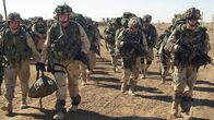 Inside NATO – US-Soldaten sollen nach den Anschlägen des 11. September 2001 Afghanistan von den radikalislamischen Taliban befreien, unter Unterstützung von NATO-Truppen.