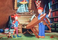 okidoki-Kinderprogramm: Astrid Lindgrens: Pippi Langstrumpf – Der Tischler, dem alles kaputt geht, was er anfaßt, ist im Begriff Pippis Tisch kurz und klein zu sägen.