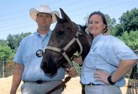 Tierpolizei Houston – L - R: Agents Charles Jantzen and Sheila Kennedy at the Houston SPCA horse barn.