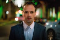 Elementary – Holmes (Jonny Lee Miller) und Watson sind auf der Jagd nach einem Computerhacker, der drei Menschen auf dem Gewissen hat ...