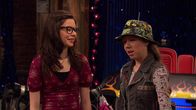 iCarly – L-R: Carly Shay (Miranda Cosgrove), Sam Puckett (Jennette McCurdy)