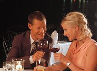 La dolce Rita – "La Dolce Rita" Paul (Steffen Wink) flirtet mit Jenny (Dana Golombek), der besten Freundin seiner Verlobten.