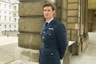 The Royals – Wie wird es jetzt am Palast weitergehen, nachdem Robert (Max Brown) am Leben ist?