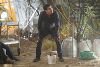 Scorpion – Eigentlich haben Walter (Elyes Gabel) und Paige bereits genug Stress mit der Organisation der Junggesellenabschiedsfeiern für Toby und Happy, doch dann sorgt ein gefährlicher Einsatz für noch mehr Probleme ...