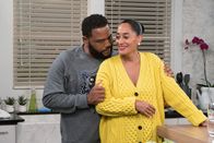 Black-ish – Anthony Anderson (Andre ‚Dre‘ Johnson), Tracee Ellis Ross (Rainbow ‚Bow‘ Johnson).
