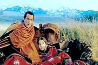 The Patriot – Wesley (Steven Seagal) ist mit seiner Tochter Holly (Camille Belle) in der Wildnis unterwegs...