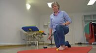 Doc Fischer – Fast jeder dritte Mensch bekommt früher oder später mit ihm zu tun: dem Hallux valgus, dem sogenannten Ballenzeh. Wie lässt er sich behandeln?