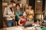 Watzmann ermittelt – V.l.n.r. Johanna Beissl (Ines Lutz), Elisabeth Beissl (Barbara Weinzierl), Eva Beissl (Leonie Brill), Maria Beissl (Kathrin von Steinburg)