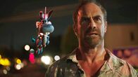 Happy! – Happy (l.); Nick Sax (Christopher Meloni, r.)