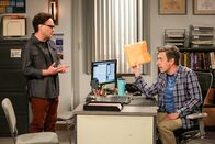 The Big Bang Theory – (v.li.) Johnny Galecki (Leonard Hofstadter), John Ross Bowie (Kripke).