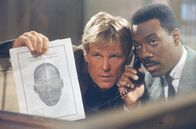 Und wieder 48 Stunden – Reggie Hammond (Eddie Murphy,r.) sitzt noch genau einen Tag im Knast, schon steht sein Leben auf dem Spiel: Der brutale Drogenchef The Iceman nämlich will seinen Tod. Das weiß der Cop Jack Cates (Nick Nolte,l.), seit Jahren hinter Iceman her. Cates weiß auch, dass er ohne Hammond selbst bald eingebuchtet wird. Deshalb braucht er, ob er will oder nicht, wieder einmal Hammonds Hilfe.