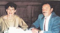 Täterjagd – Am 9. Oktober 2001 bekommen Pierre und Gabrielle Labrell nach dem Abendessen plötzlich heftige Bauchschmerzen. Wenige Tage später sterben die beiden unter Qualen in einer Klinik.