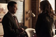 Castle – Müssen einen Drogenring hochgehen lassen: Beckett (Stana Katic, r.) und Captain Fowler (Carlos Gomez, l.) ...