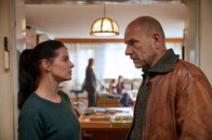 Wolfsland – Viola (Yvonne Catterfeld) und Butsch (Götz Schubert) spüren, dass irgendwas bei Familie Vogt nicht stimmt.