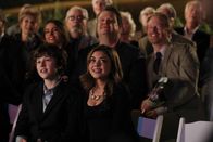 Modern Family – Vorne, l-r: Luke Dunphy (Nolan Gould), Haley Dunphy (Sarah Hyland)