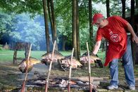 Zu Tisch ... – Karpfen auf Holzstäben