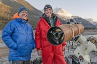 Österreich im Wandel – Norbert Span (re.) und sein Freund Bernd (li.) sind für die Nacht vorbereitet.