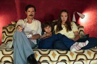 UFOs – v.l. Didier Mathure (Melvil Poupaud), Bastien (Alessandro Mancuso) und Diane Mathure (Capucine Valmary)
