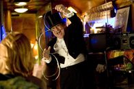Even Money – "Hokus Pokus!": Walter (Danny DeVito) setzt alles daran, ein berühmter Magier zu werden. Doch seine begrenzten Zauberkünste stoßen auf wenig Begeisterung ...