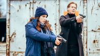 Der Alte – Caspar Bergmann (Thomas Heinze) und Annabell Lorenz (Stephanie Stumph) können mit ihrem beherzten Eingreifen eine Tragödie verhindern.