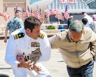 Hawaii Five-0 – (v.li.) Alex O'Loughlin (Steve McGarrett), James Saito (David Toriyama).