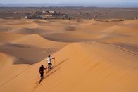 Bergwelten – v.li.: Matthias Haunholder und Matthias Mayr im Erg Chebbi auf Marokkos größter Wanderdüne