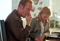 Stunde der Entscheidung – Christoph (Stephan Kampwirth) hat von seiner Frau Karen (Katharina Böhm) erfahren, dass er nicht der leibliche Vater seiner Tochter ist.