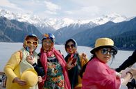 China: Das Drama der Uiguren – Die Dokumentation zeigt, wie und warum die in China vorherrschende Han-Ethnie die Uiguren assimilieren will.