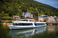 Geschichten vom Neckar – Auf romantischer Burgenfahrt durchs Neckartal: Mit der „Königin Silvia“ geht es von Heidelberg bis nach Neckarsteinach.